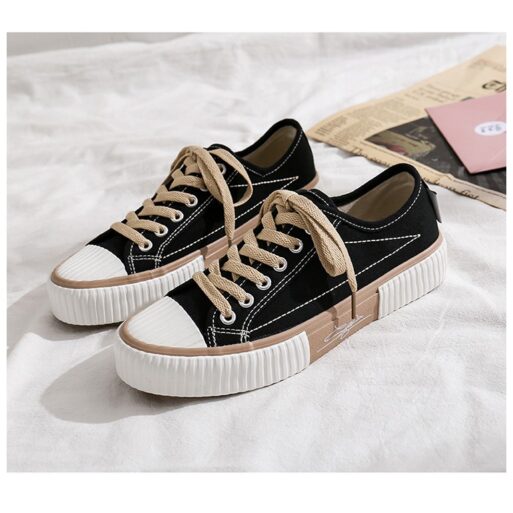 Sepatu Sneaker Wanita Kanvas