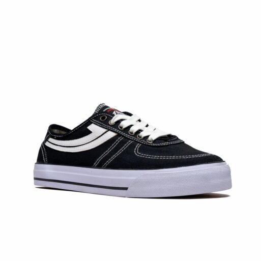 Sepatu Johnson Lowcut Black White Sepatu Johnson Lowcut Black White